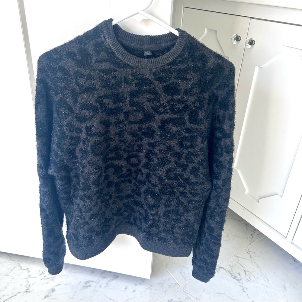 Lululemon Morino wool-blend graphite grey/black leopard sweater, EUC, XS
